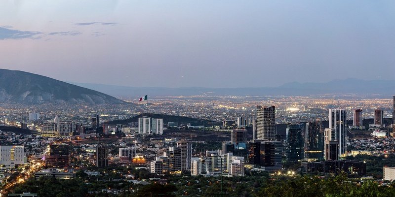 Descubre la capital de nuevo león alojándote en uno de los mejores hoteles en monterrey méxico Hotel Urban Aeropuerto Ciudad de México