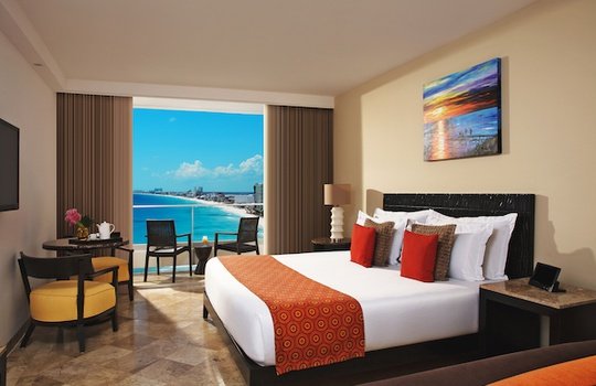 Deluxe Ocean Front King with Balcony Hotel Krystal Altitude Cancún - 