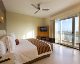 Habitación king estándar Hotel Krystal Urban Cancún - 