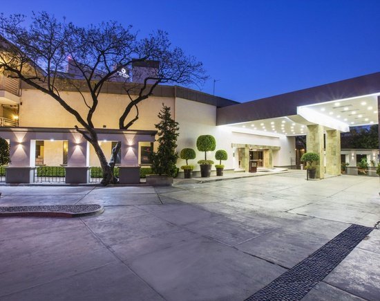 Entrada Hotel Krystal Satélite María Bárbara - 