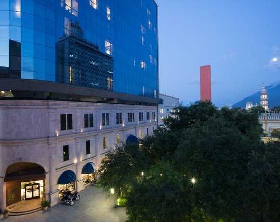 Fachada Hotel Krystal Monterrey - 