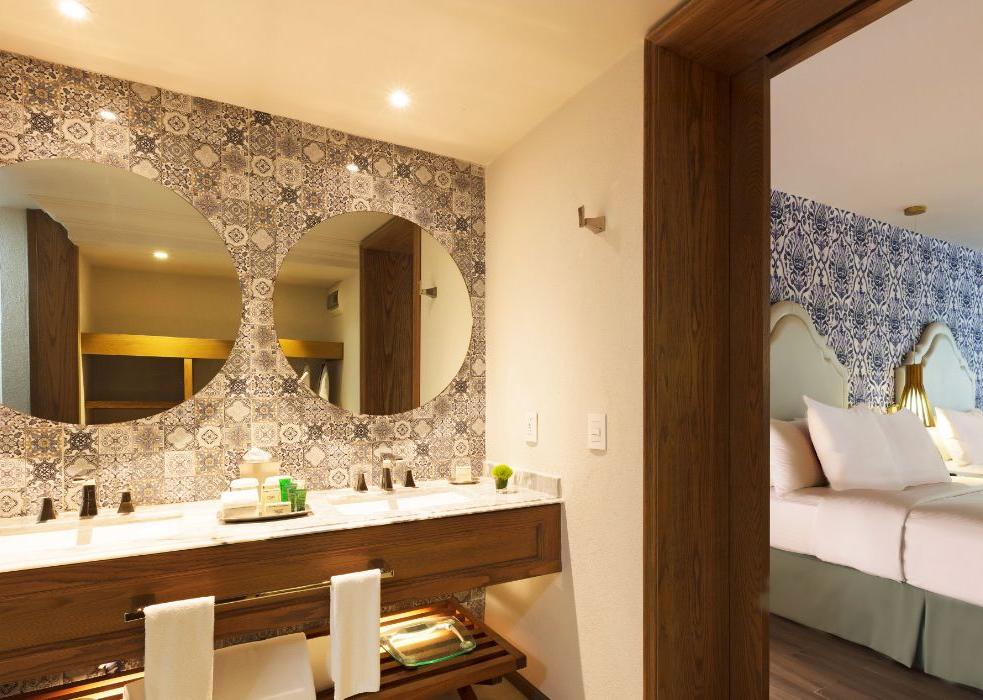 Krystal Grand® Puerto Vallarta Krystal Grand® Puerto Vallarta