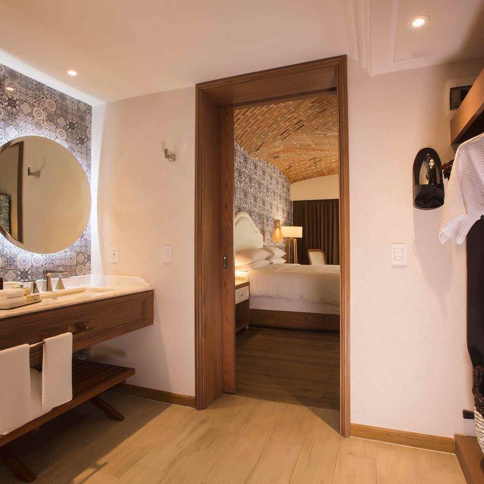 Krystal Grand® Puerto Vallarta Krystal Grand® Puerto Vallarta