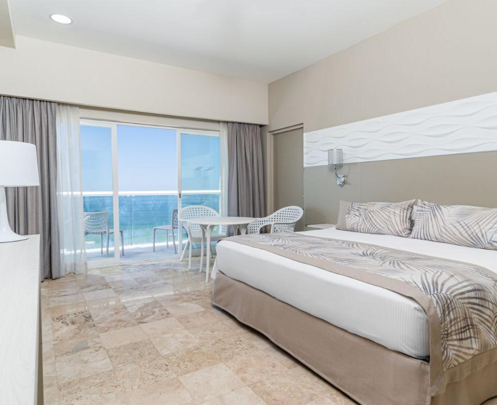 Krystal Grand® Puerto Vallarta Krystal Grand® Puerto Vallarta