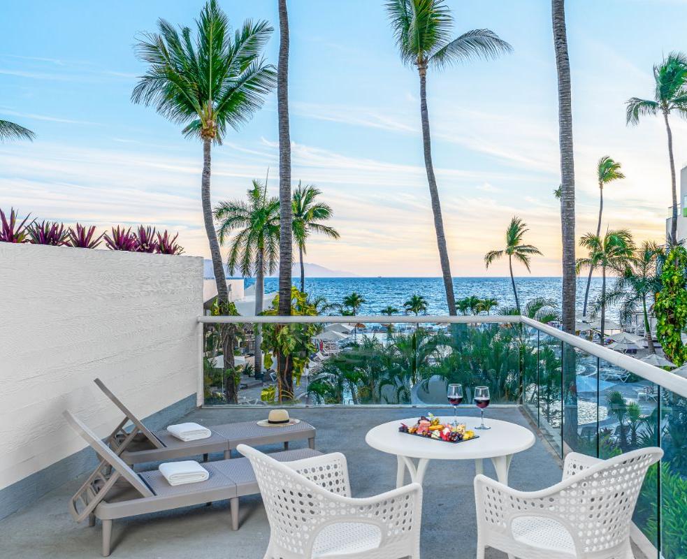 Krystal Grand® Puerto Vallarta Krystal Grand® Puerto Vallarta