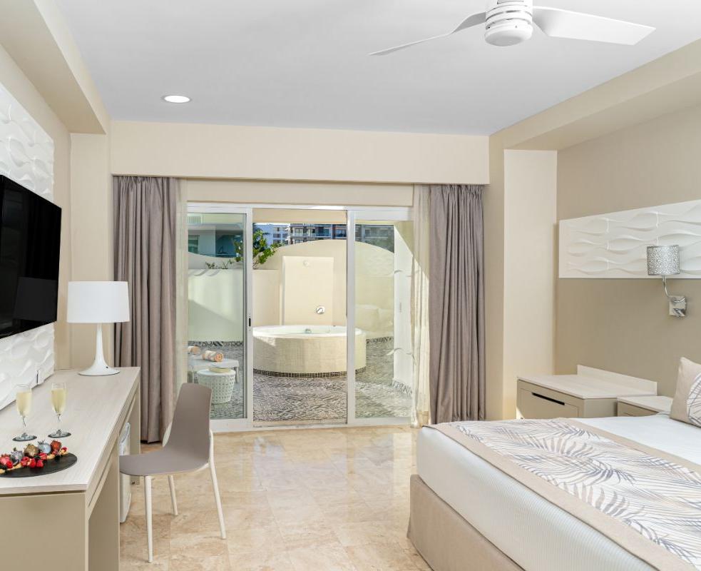 Krystal Grand® Puerto Vallarta Krystal Grand® Puerto Vallarta