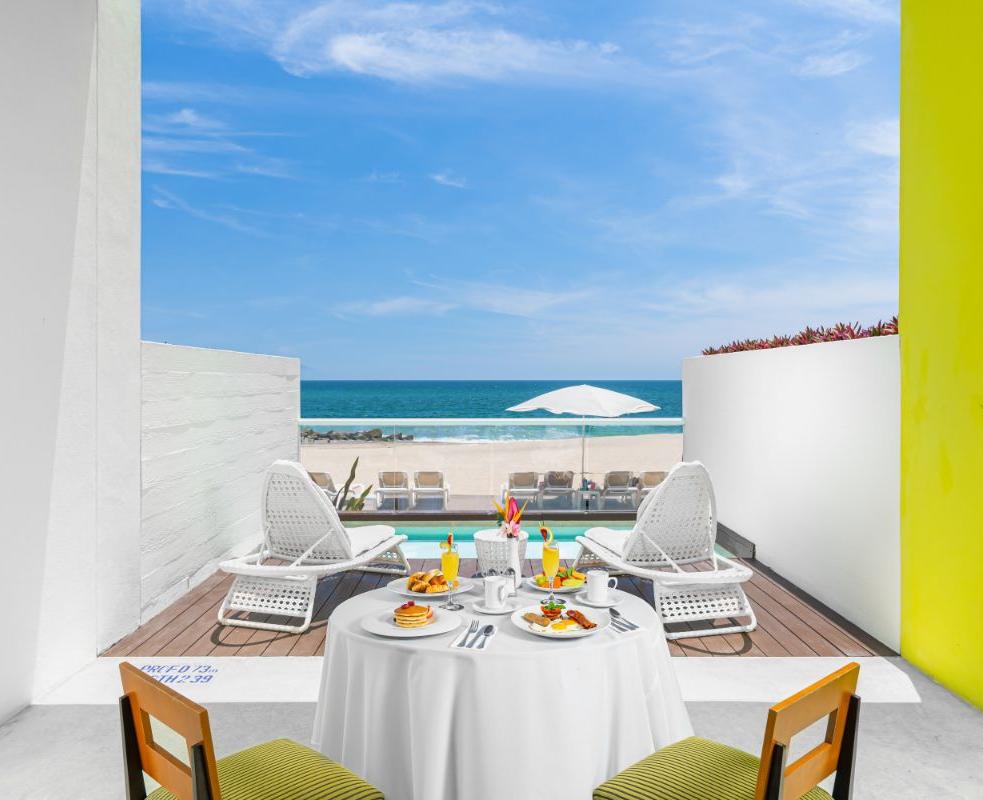 Krystal Grand® Puerto Vallarta Krystal Grand® Puerto Vallarta