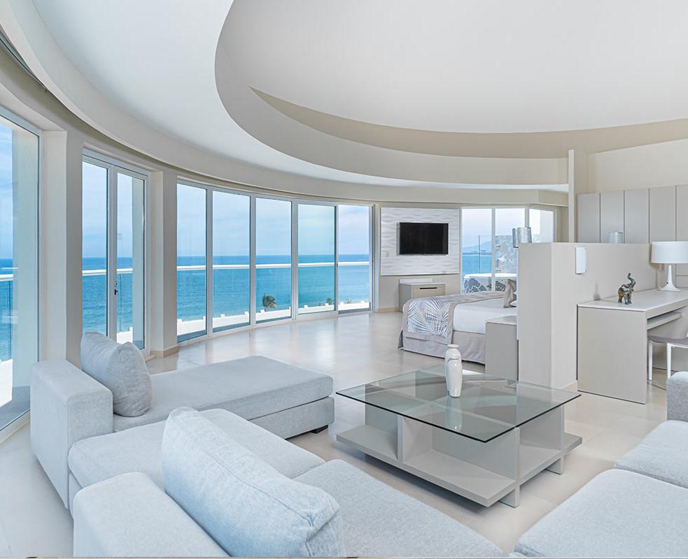 Krystal Grand® Puerto Vallarta Krystal Grand® Puerto Vallarta