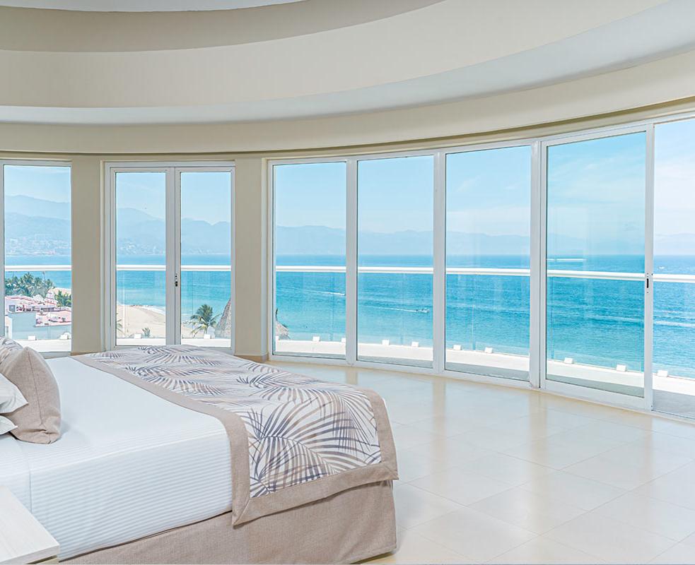 Krystal Grand® Puerto Vallarta Krystal Grand® Puerto Vallarta